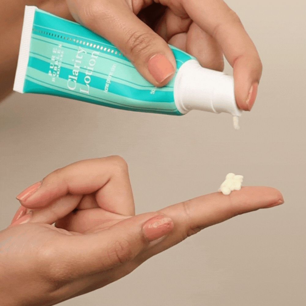 Non-comedogenic moisturizer for oily skin with plant-based actives